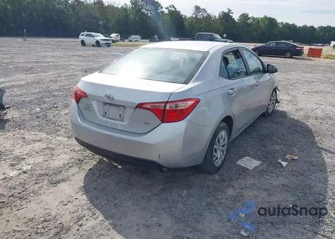 2018 Toyota Corolla Le z USA, uszkodzony, nr VIN 5YFBURHE6JP771944